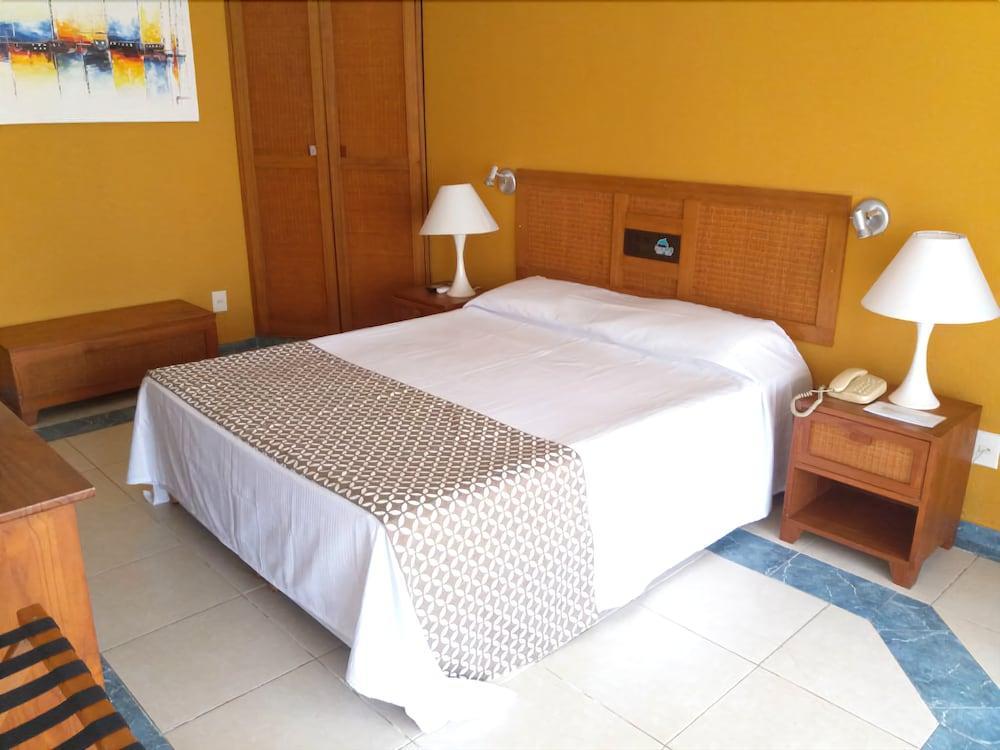 Hotel Almai 4*